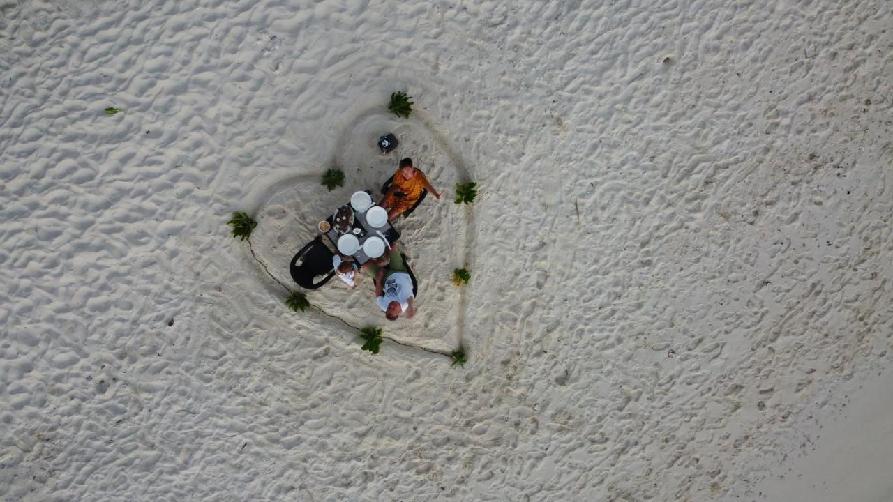 Ukulhas Villa Beach Hotel Exterior photo