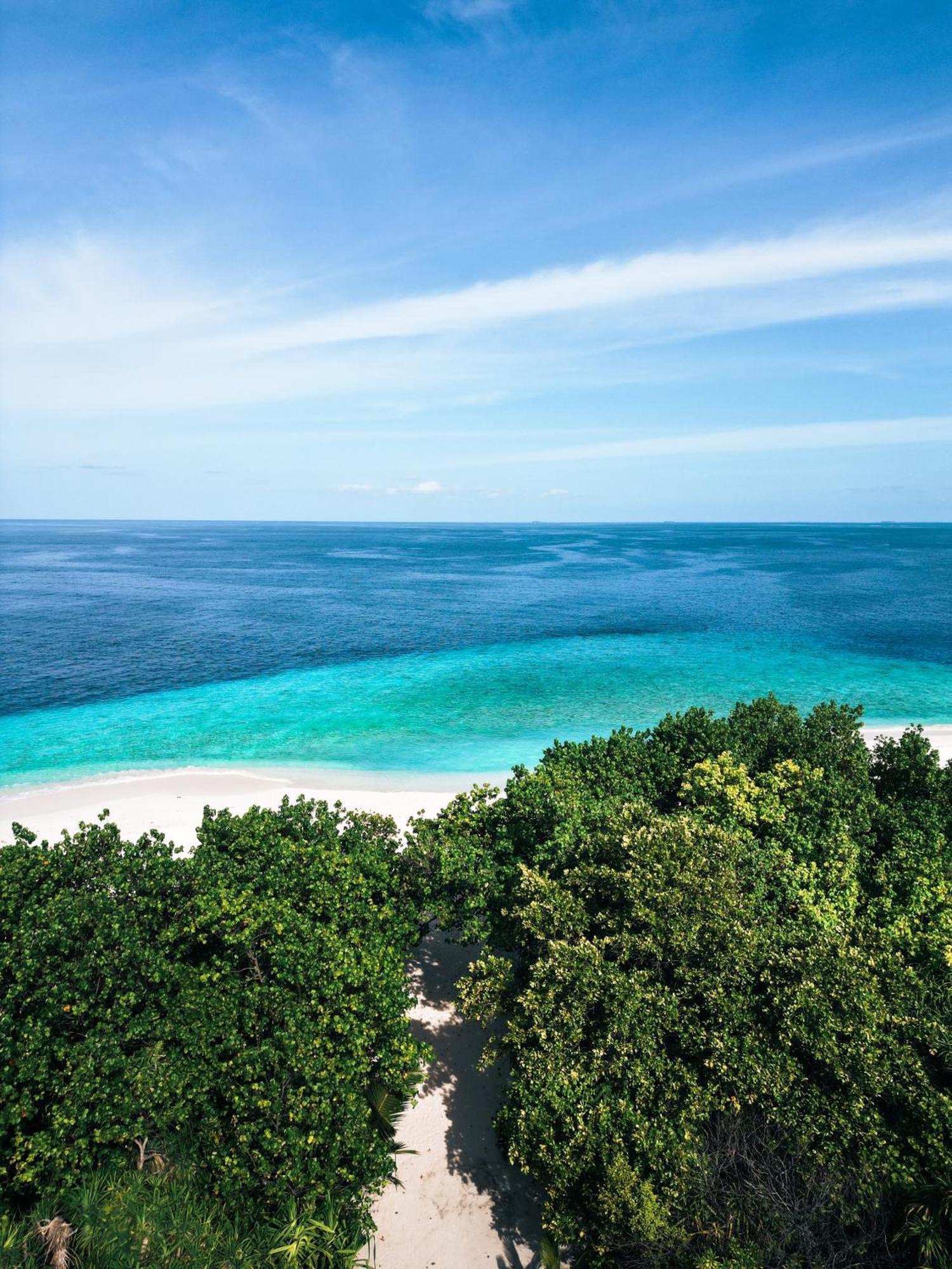 Ukulhas Villa Beach Hotel Exterior photo