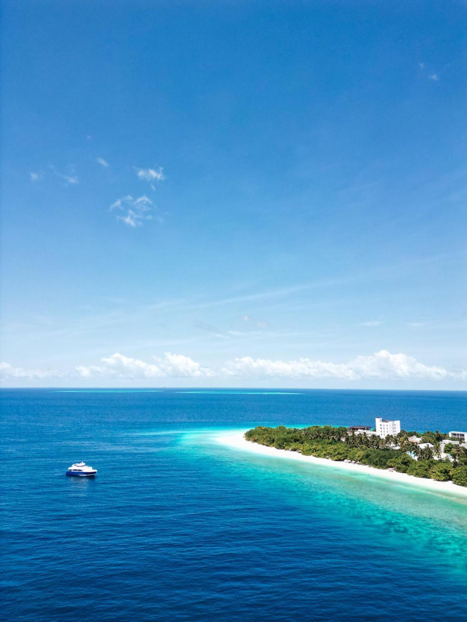 Ukulhas Villa Beach Hotel Exterior photo